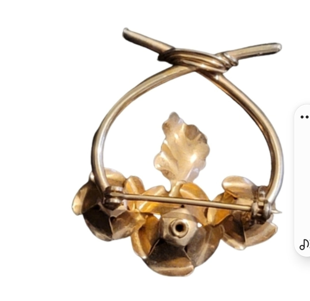 VINTAGE gold tone roses brooch pin 3 roses leaf
