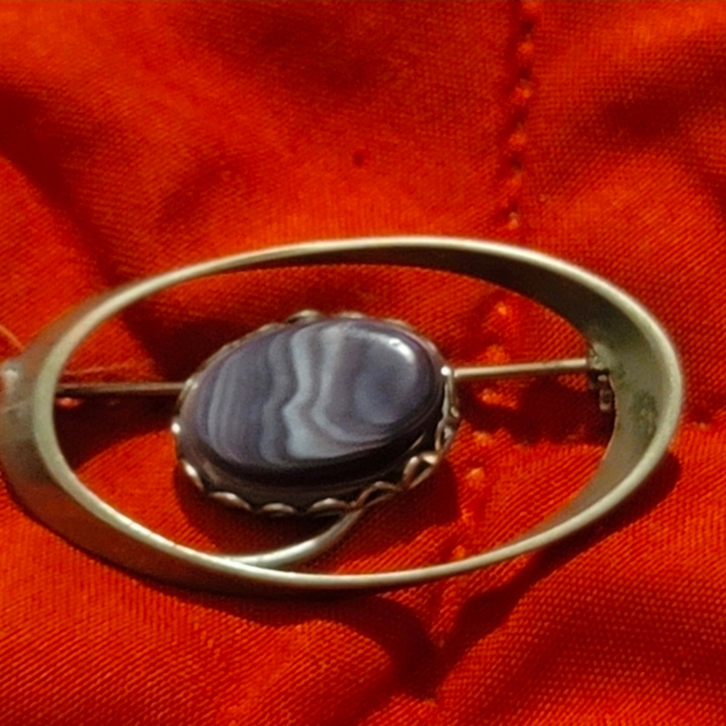 Vintage Open brooch Slanted Silvertone Oval Purple Gray Striated Agate Stone Pin