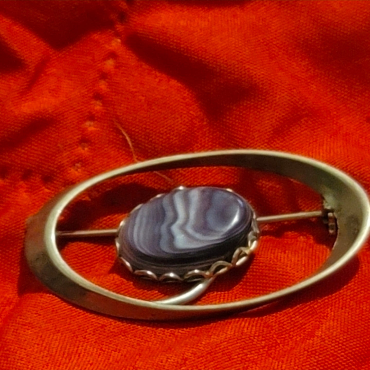Vintage Open brooch Slanted Silvertone Oval Purple Gray Striated Agate Stone Pin