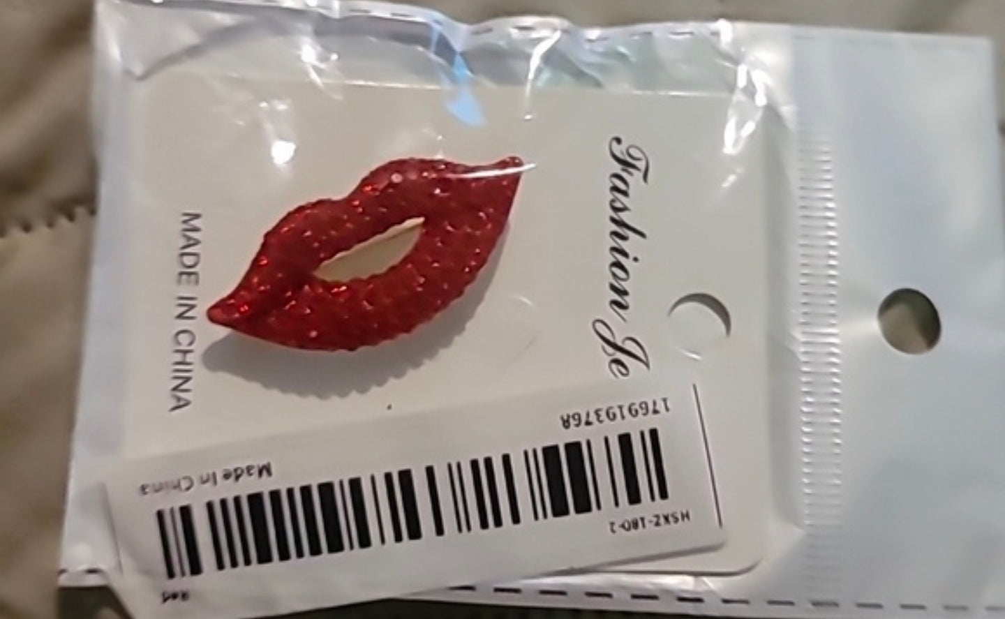 Lips brooch pin fashion rhinestone fun pin…